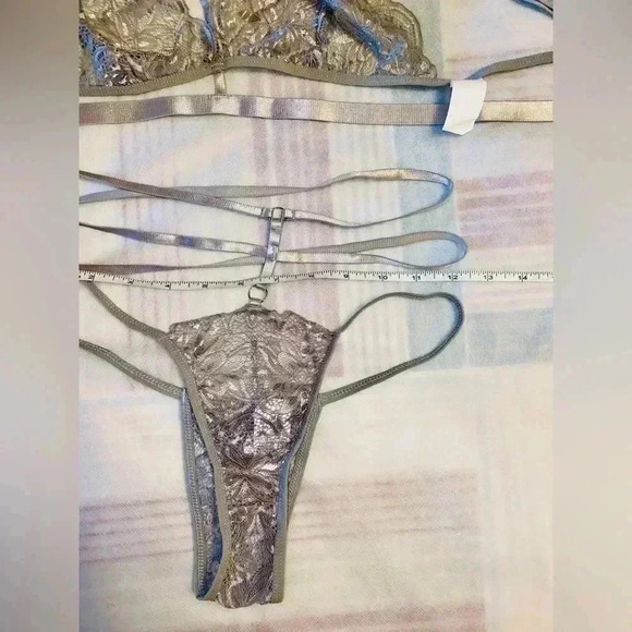 💥 SUPER SEXY STRAPS AND  LACE SHIMMERING SET FOR YOU SEXY LADY💥 - Picture 10 of 14